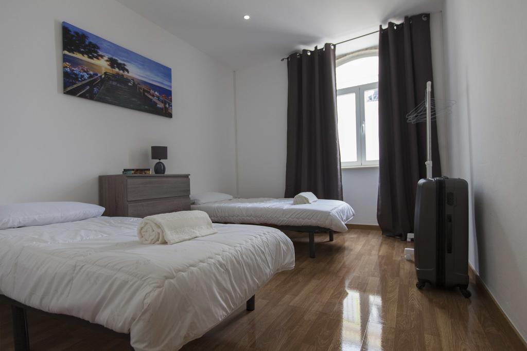 Guest House First Floor Lagos Exterior foto